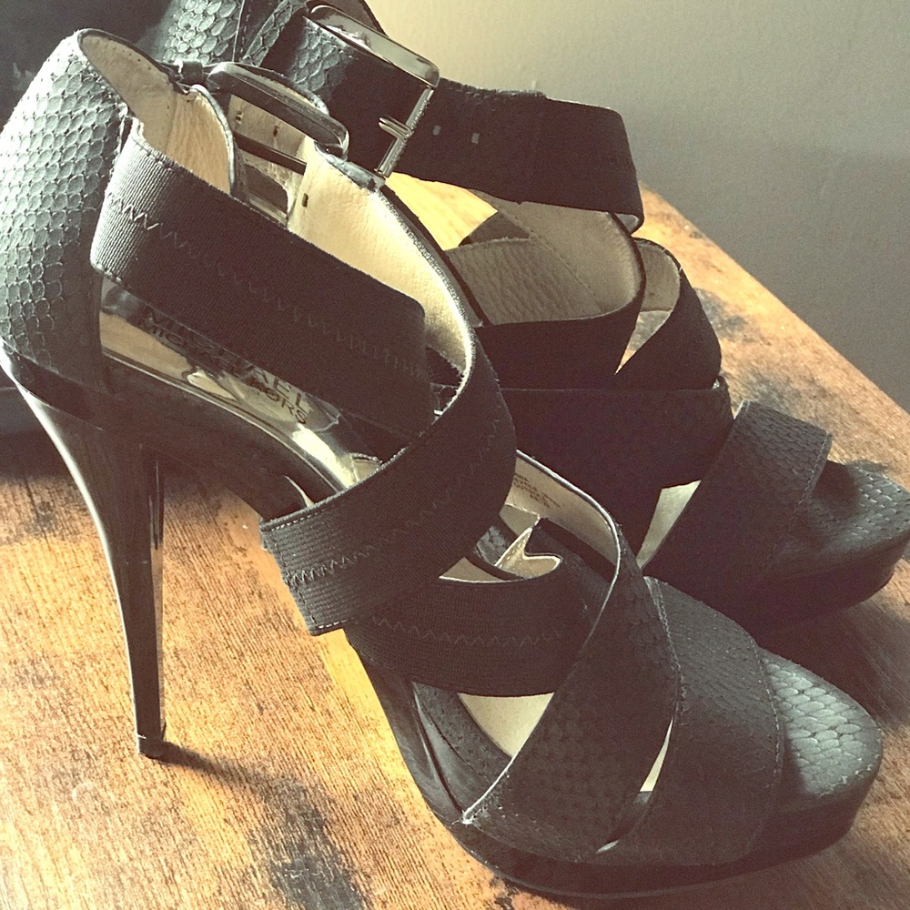 Michael  Michael Kors Black 5” heels